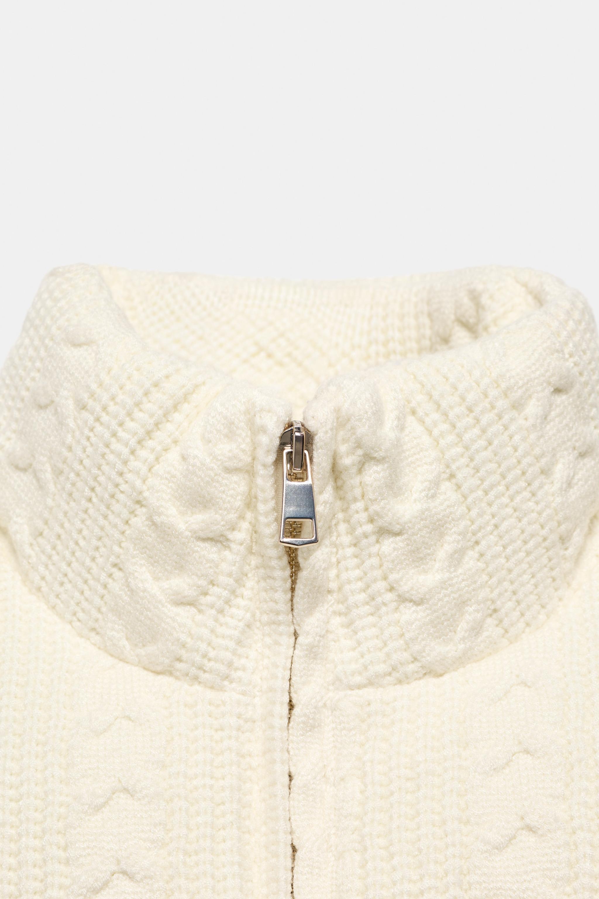 ZARA ケーブルニット キルティングベスト ホワイト ケーブルニット キルティングベスト - エクリュ | ZARA Japan / 日本