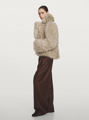 Abrigo corto piel con pelo - STUDIO - Crudo de Zara