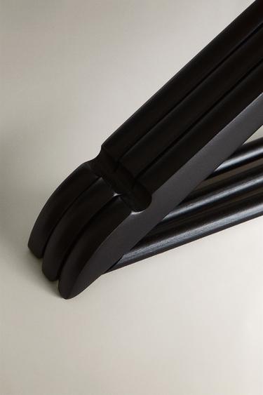 LACQUERED WOODEN HANGER (SET OF 3) - Black by Zara - Image 3