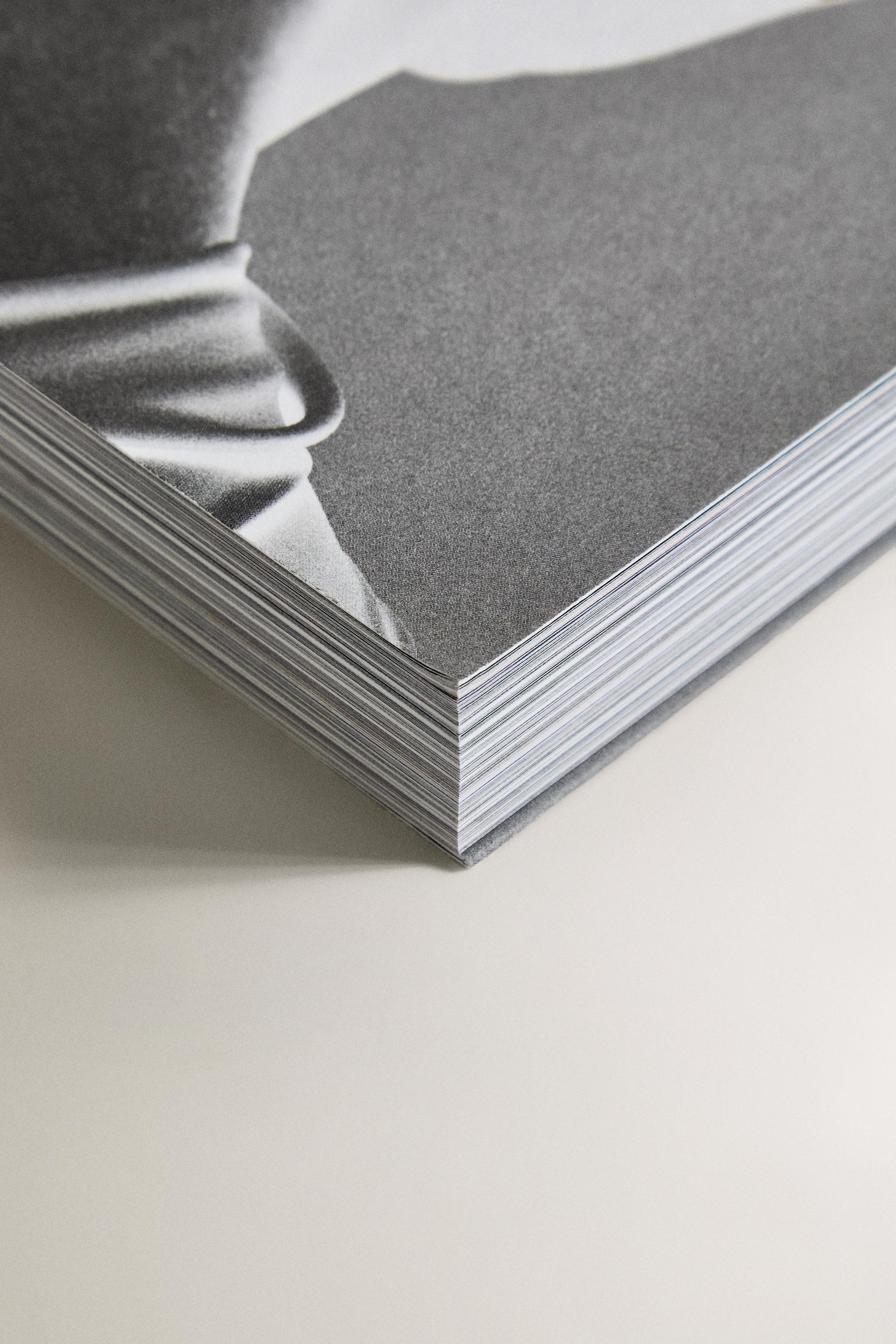 TILDA SWINTON ONGOING BOOK (ENGLISH) — Black