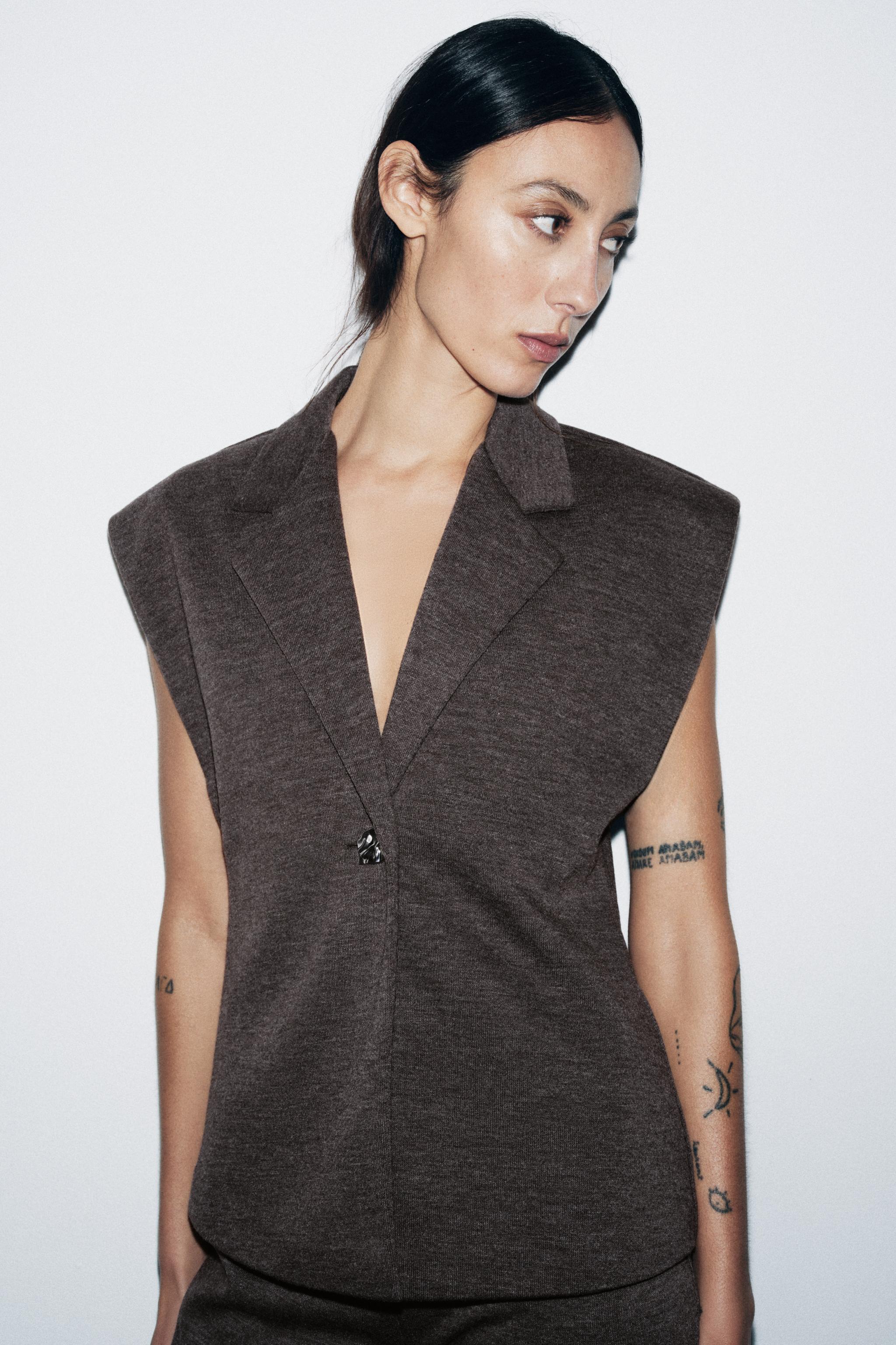 BUTTON VEST