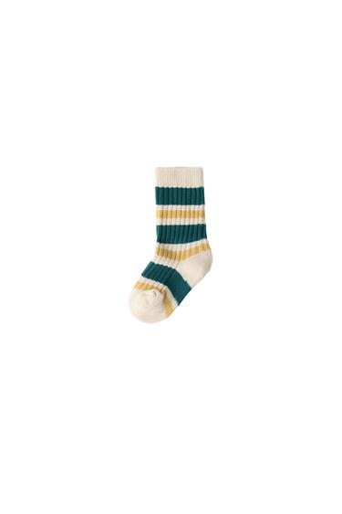 CALCETÍN LARGO RAYAS - Raya verde de Zara