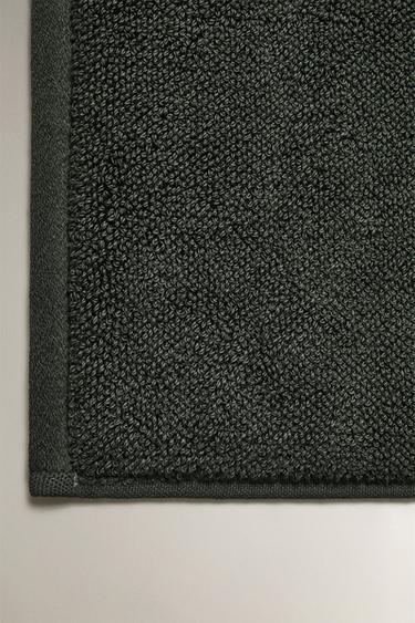 RICE STITCH COTTON BATH MAT - Dark green by Zara - Image 1