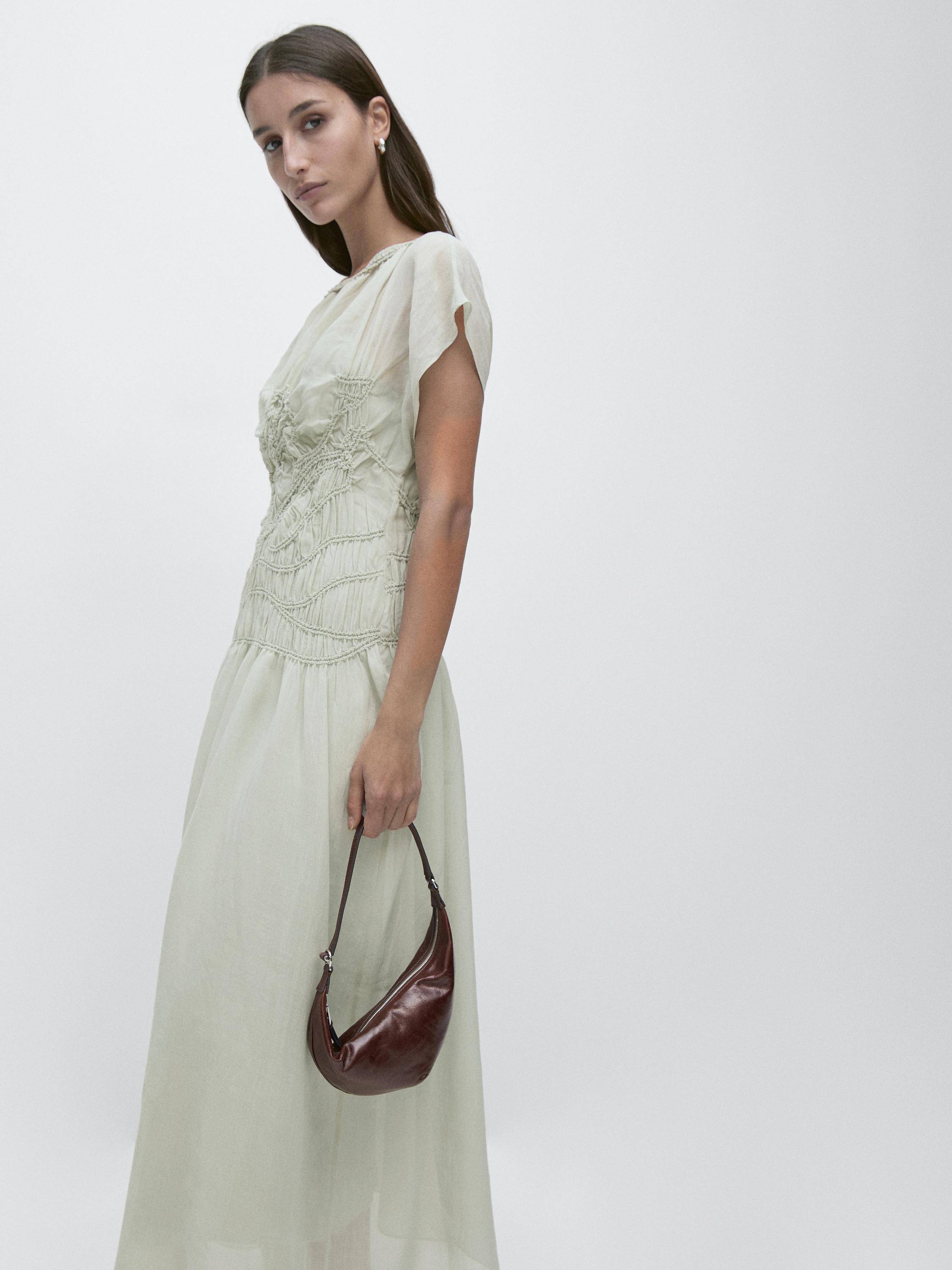 Robe longue fluide avec broderies