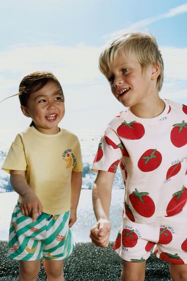 2-6 AÑOS/ PIJAMA CAMISETA Y BERMUDA TOMATES - Crudo de Zara