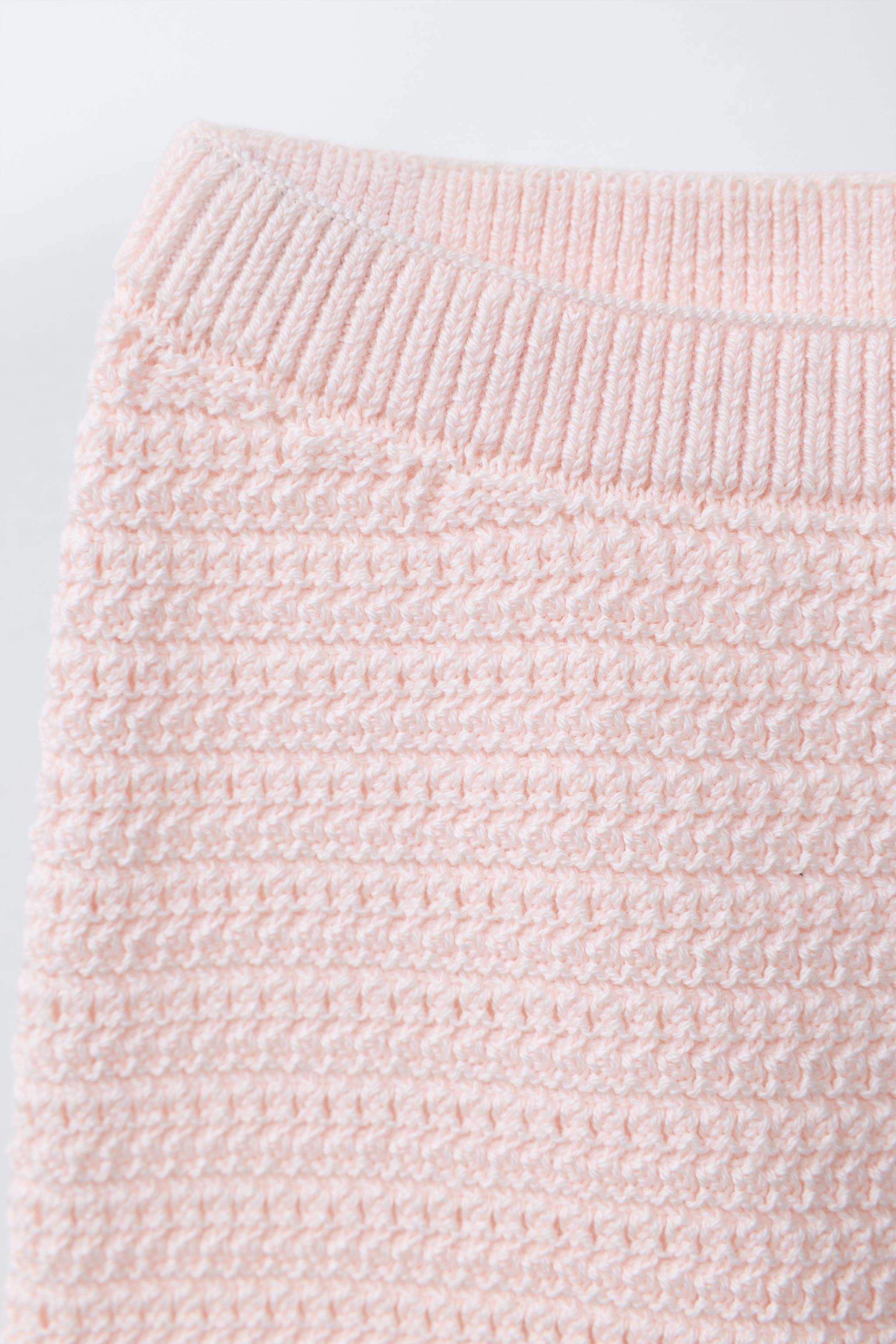 PANTALON EN MAILLE BRODERIE FLEURIE