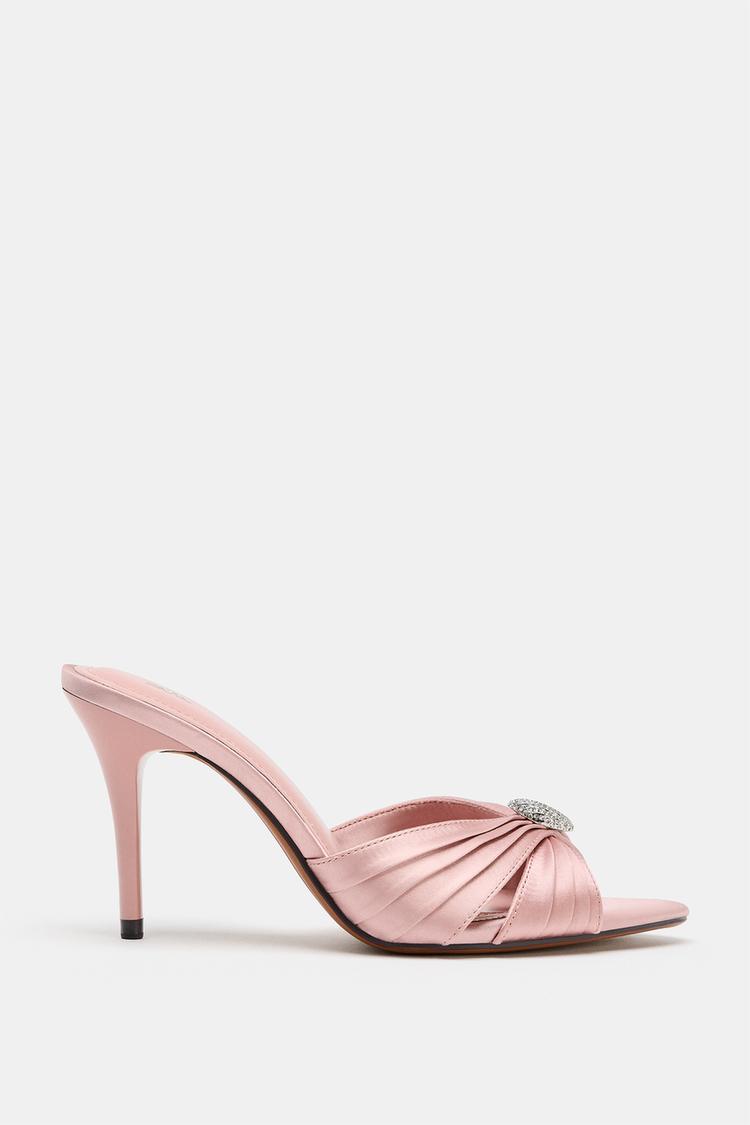 Sandalias de tacón satinadas con adorno 4