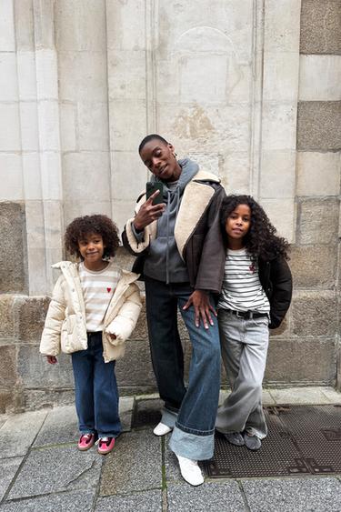 CAMISETA RAYAS PARCHE CORAZÓN - Beige de Zara