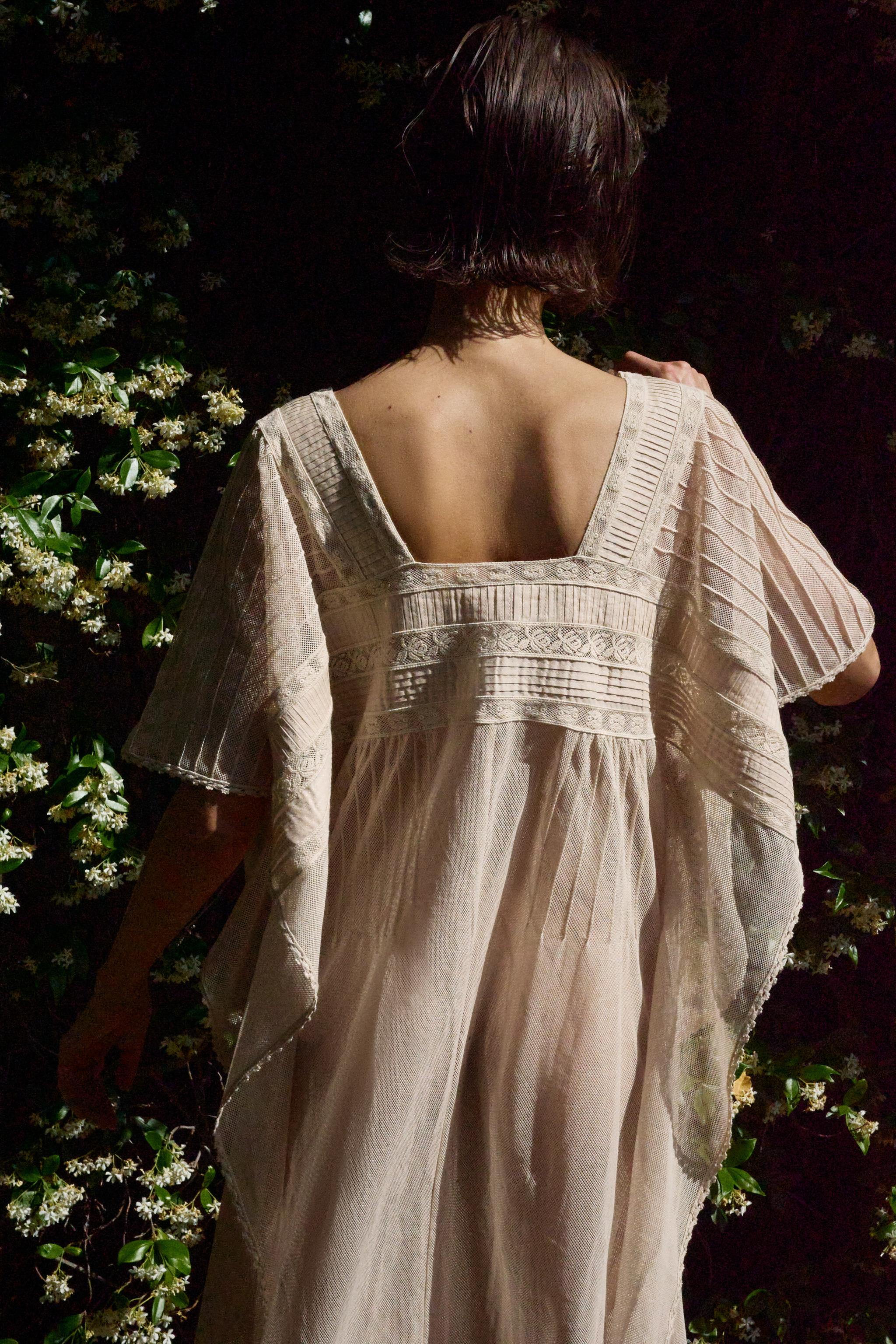 Женские платья Zara PLEATED LACE KAFTAN DRESS — фото 4