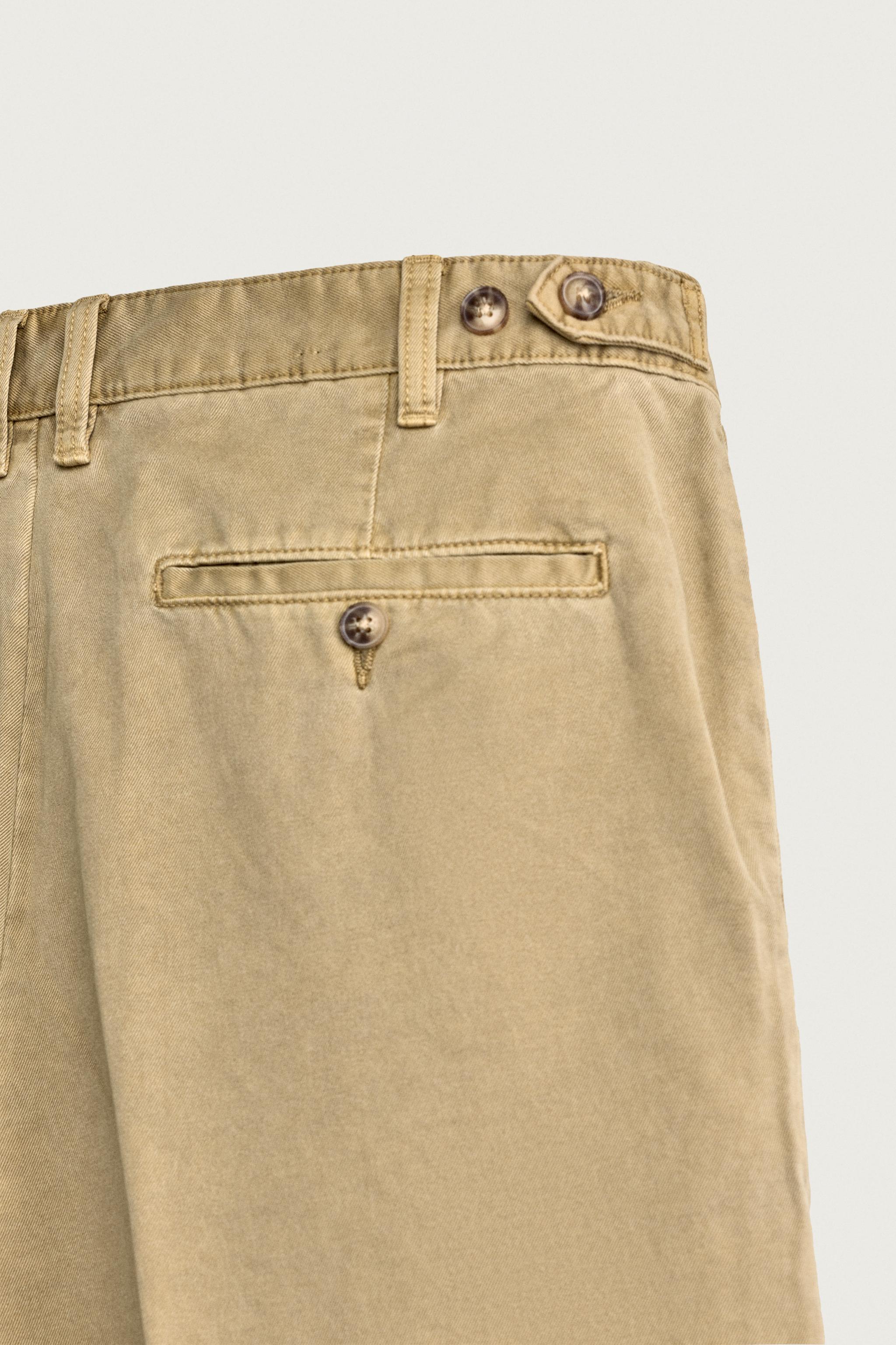 RELAXED FIT PLEATED CHINO PANTS