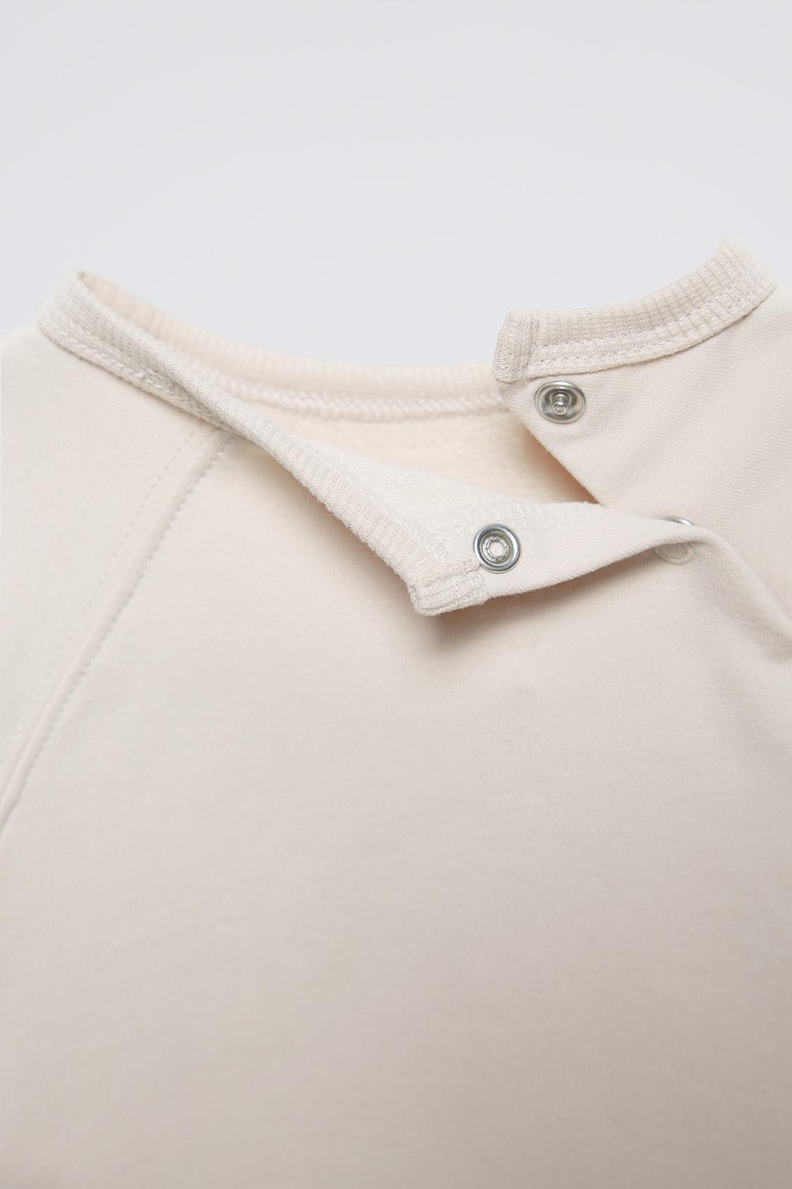 SWEATSHIRT AND JOGGER PANTS SET