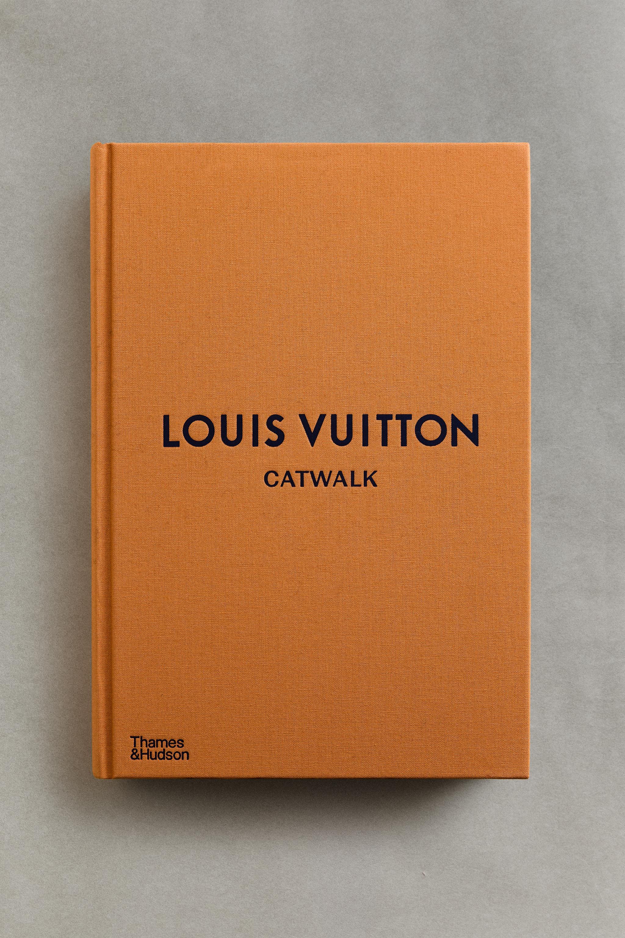 LOUIS VUITTON CATWALK BOOK (ENGLISH)