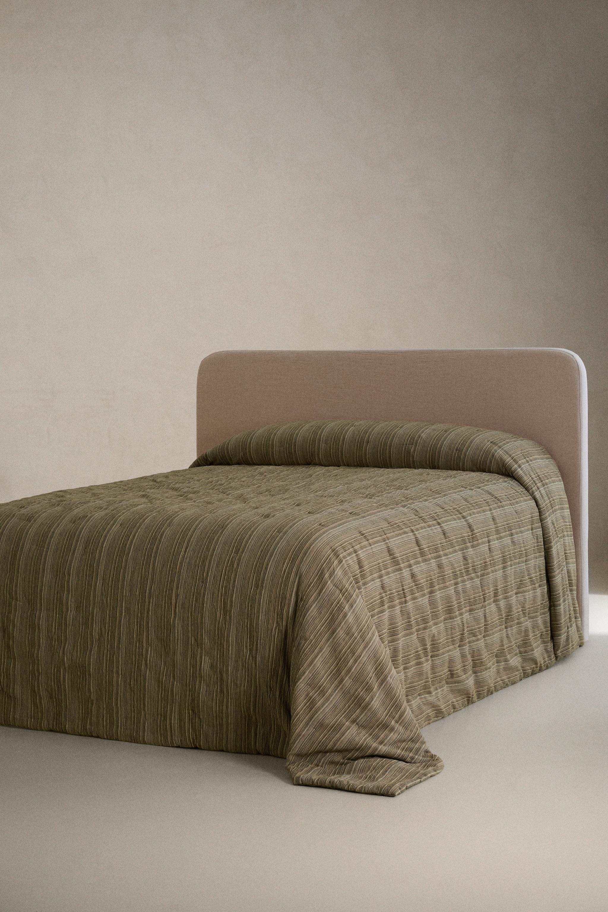 STRIPED QUILT
