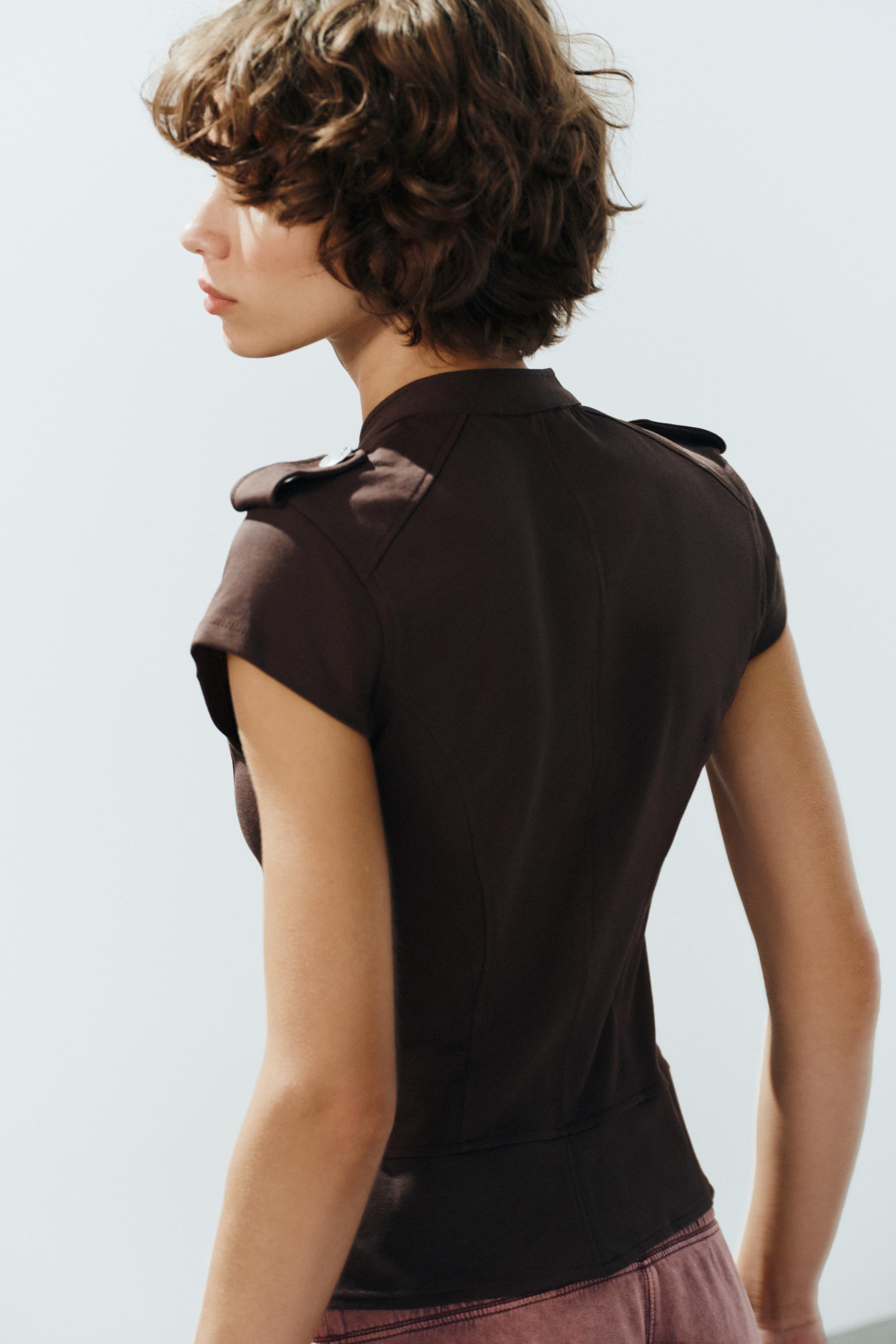 ZIP-UP BUTTON TOP