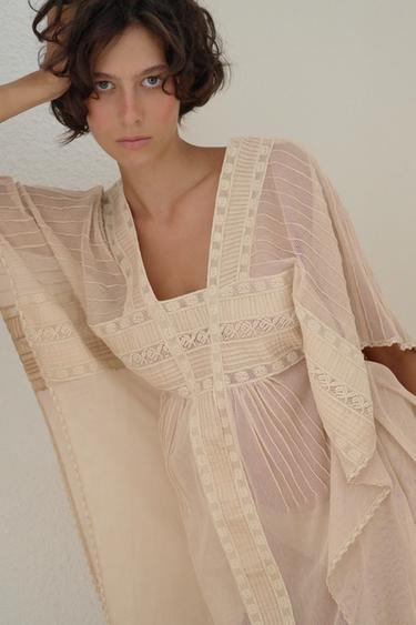 VESTIDO KAFTÁN PLISADO ENCAJE - rosa claro de Zara