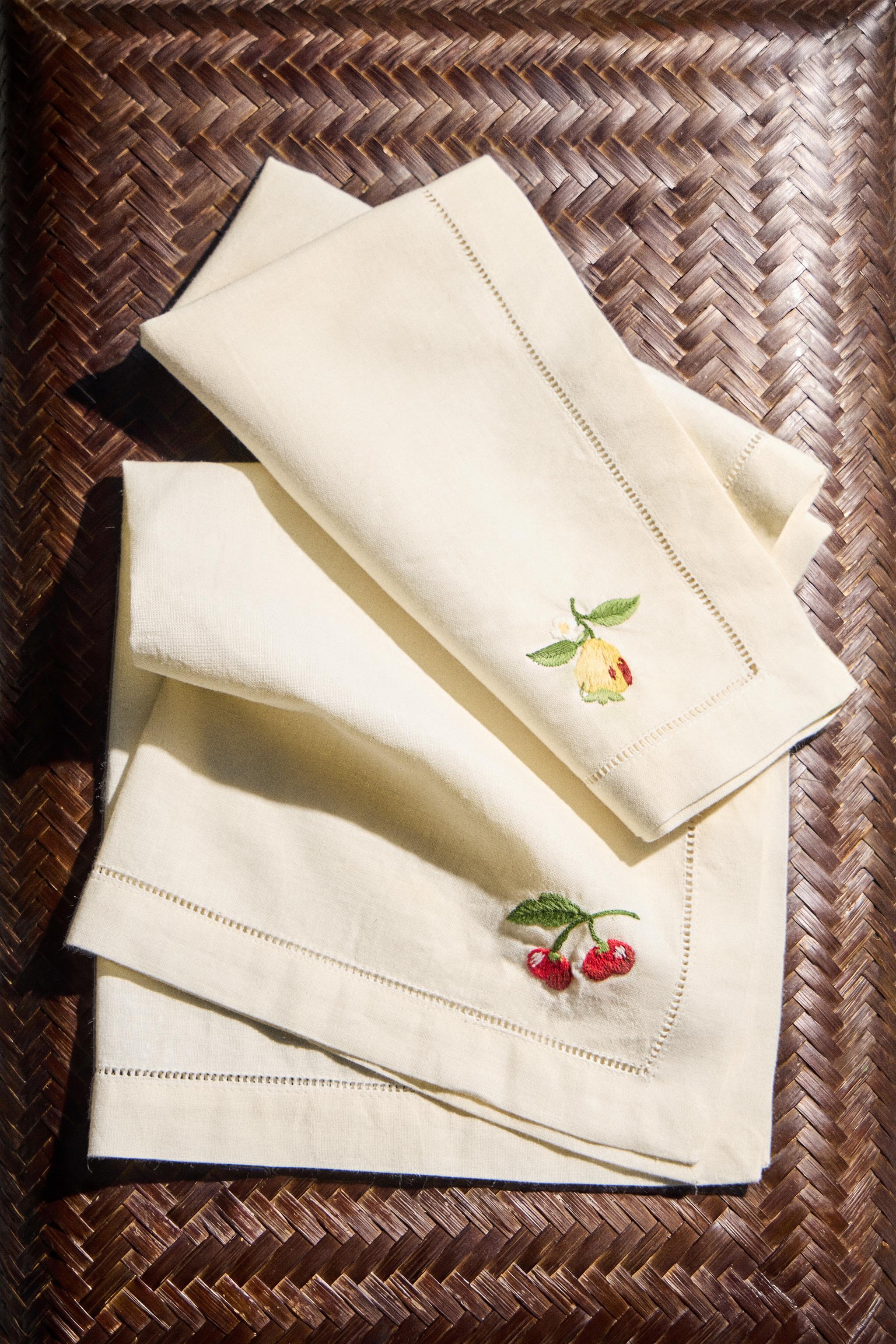 FRUIT EMBROIDERED NAPKINS (PACK OF 2)