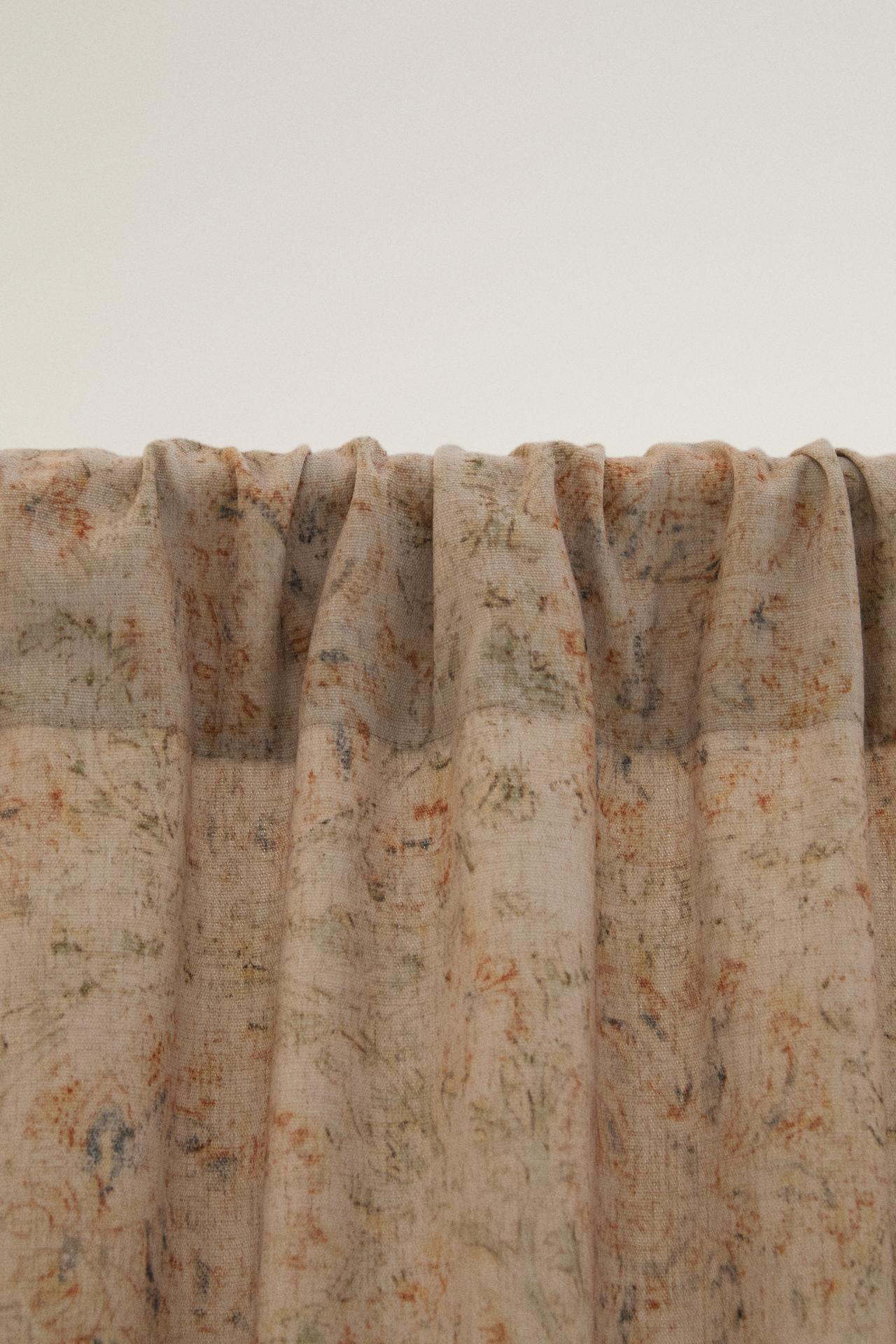 FLORAL CURTAIN WITH MEDIUM FILTRATION — Light beige