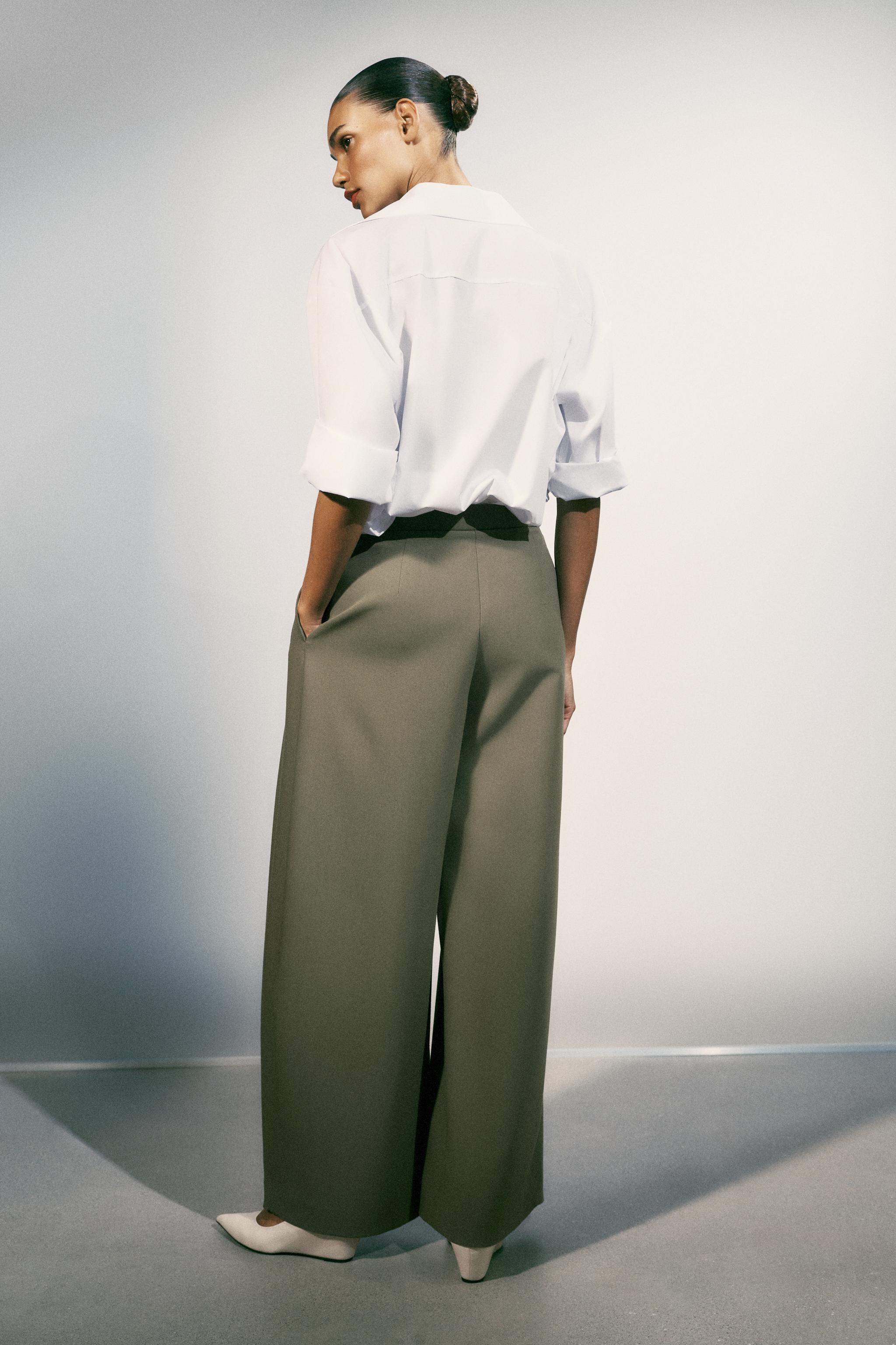 WIDE-LEG PLEATED PANTS