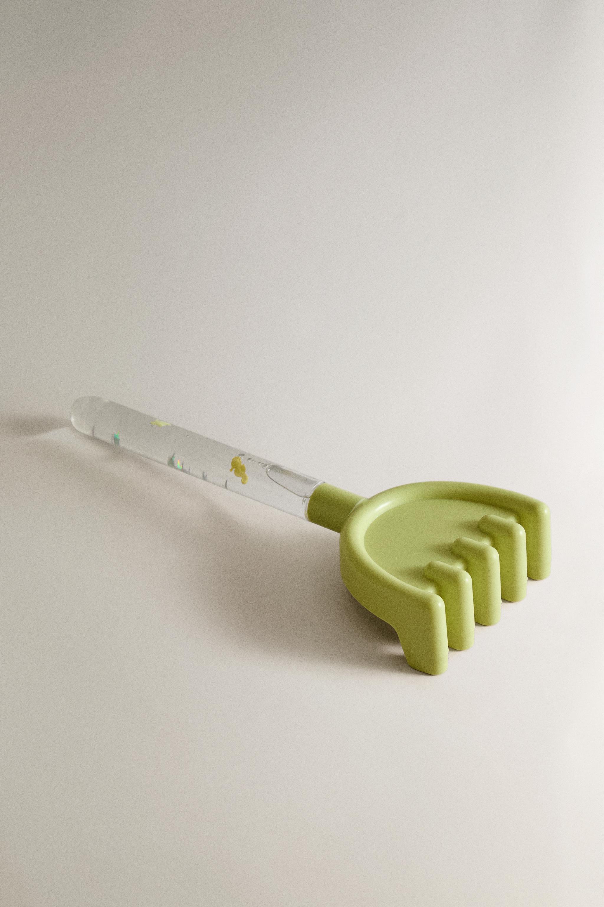 KIDS' GLITTER BEACH RAKE TOY — Multicolored