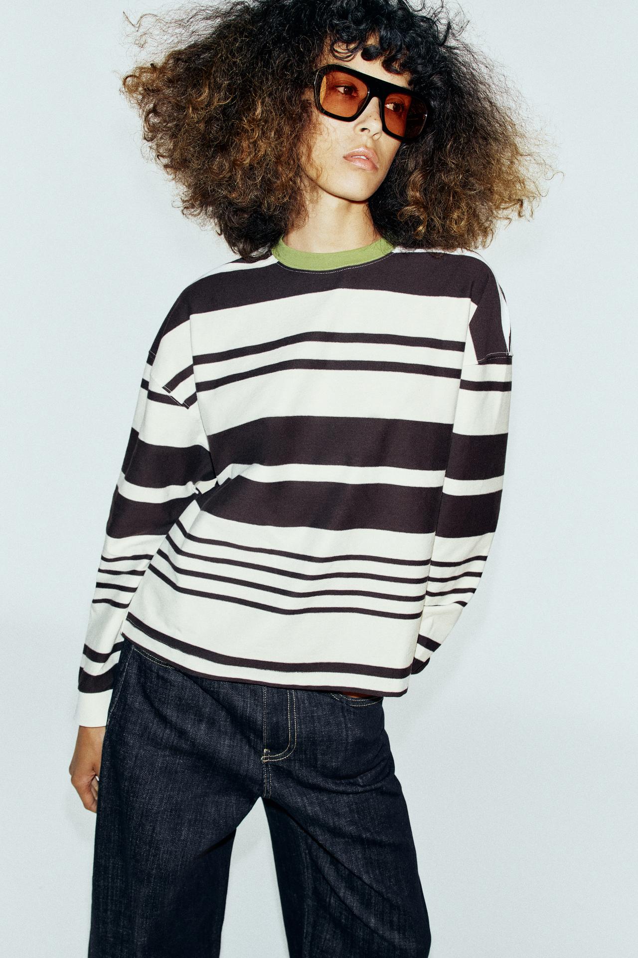 CONTRAST-NECK STRIPED T-SHIRT — Brown / White