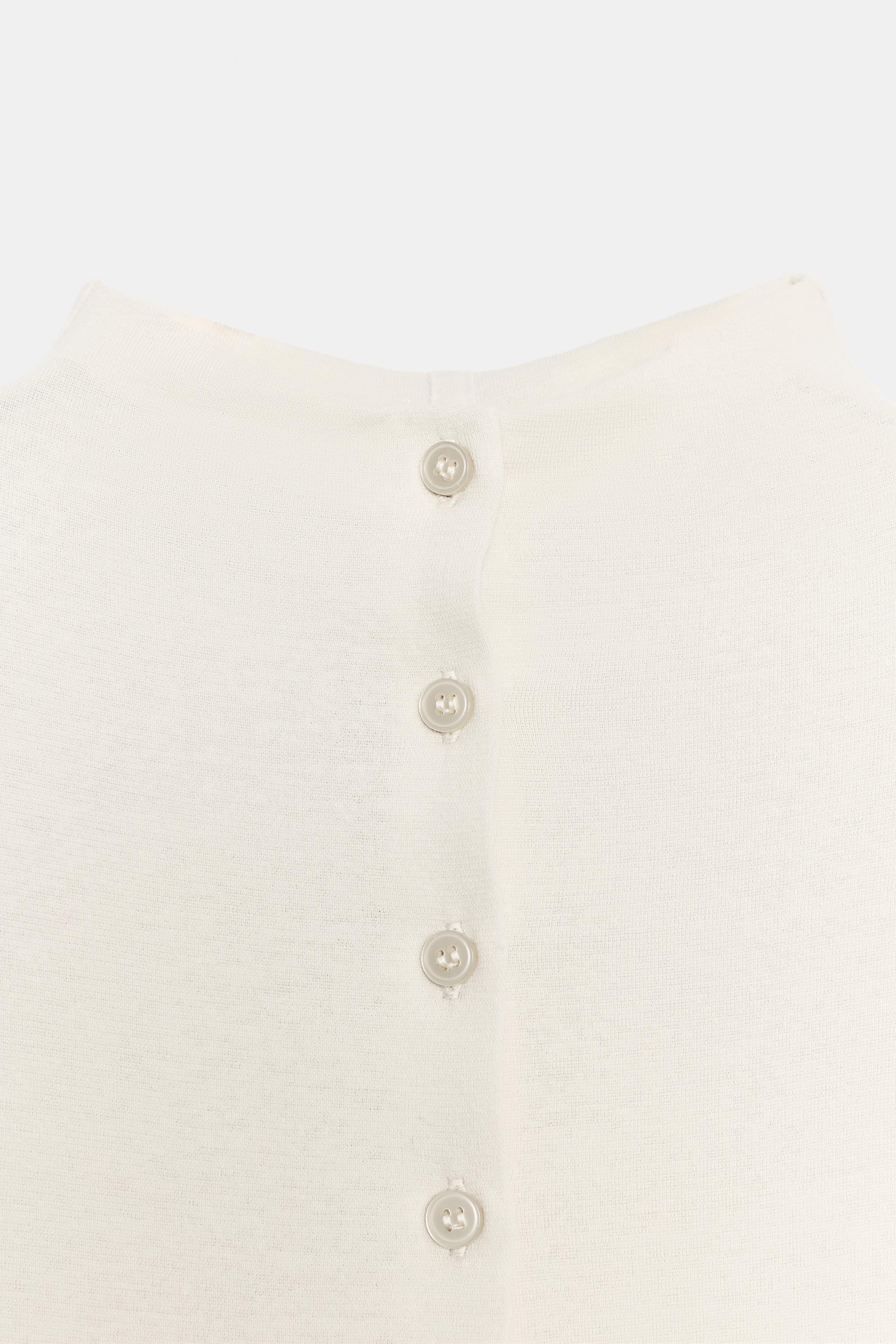 TOP BOUTONNÉ À COL ROULÉ