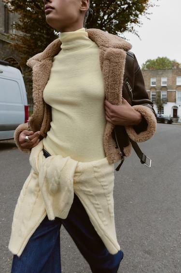 PULL AVEC LAINE À COL MONTANT - Jaune clair de Zara