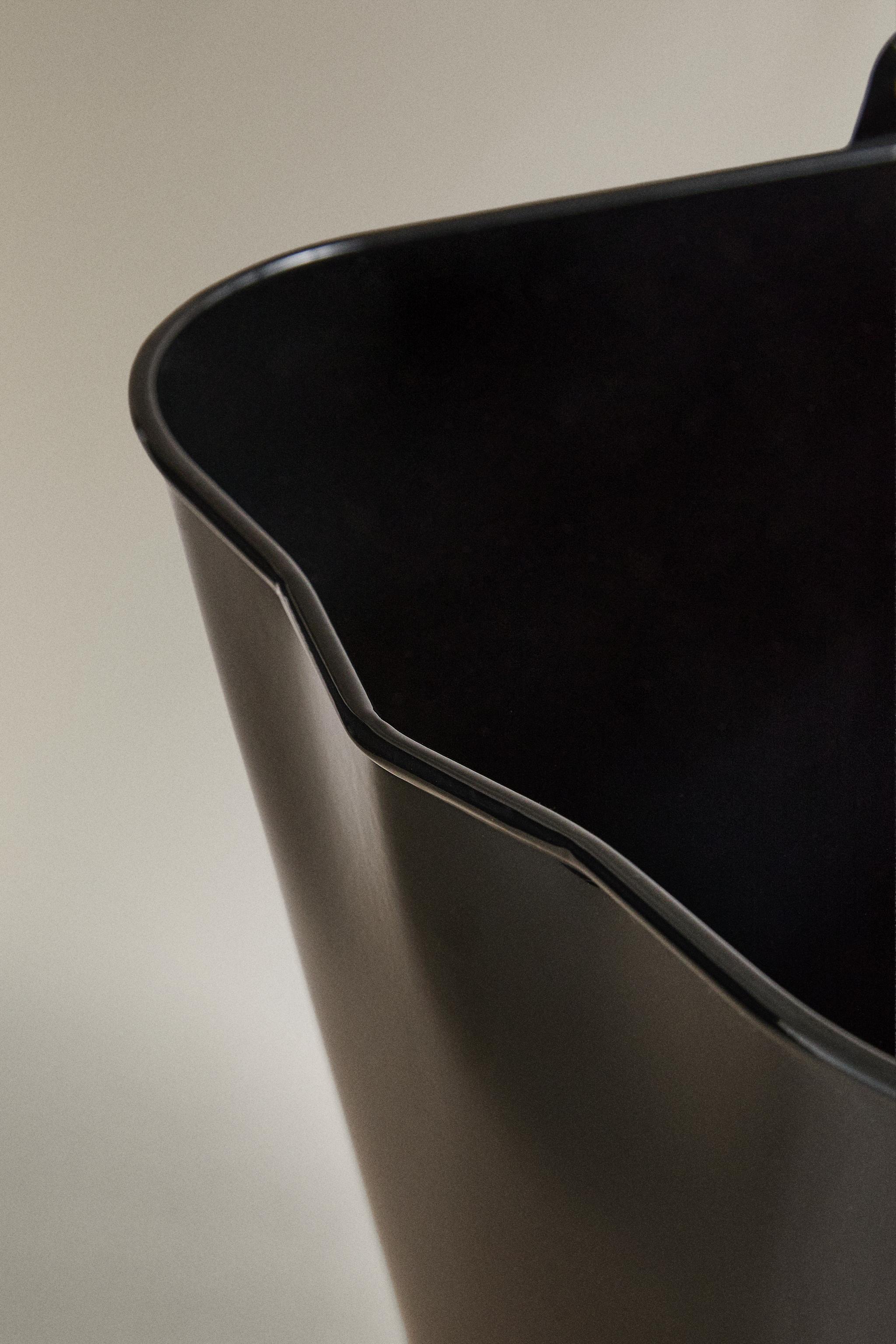 MOP BUCKET WITH WRINGER
