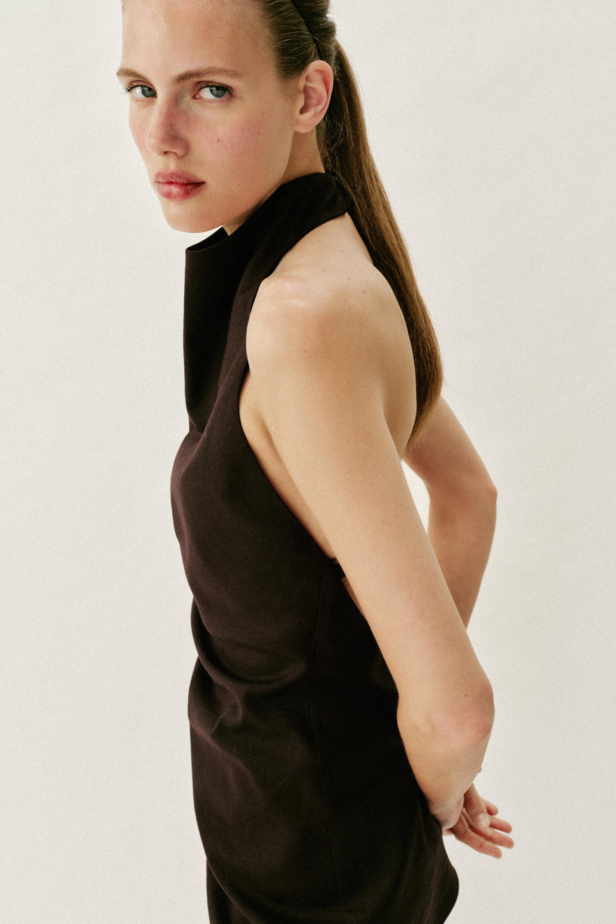 LINEN HALTER TOP