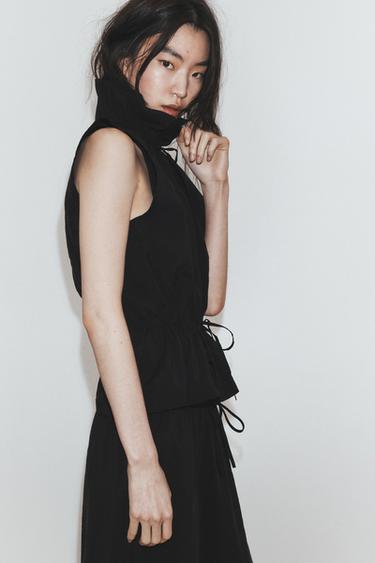 CHALECO FLUIDO CREMALLERA - Negro de Zara