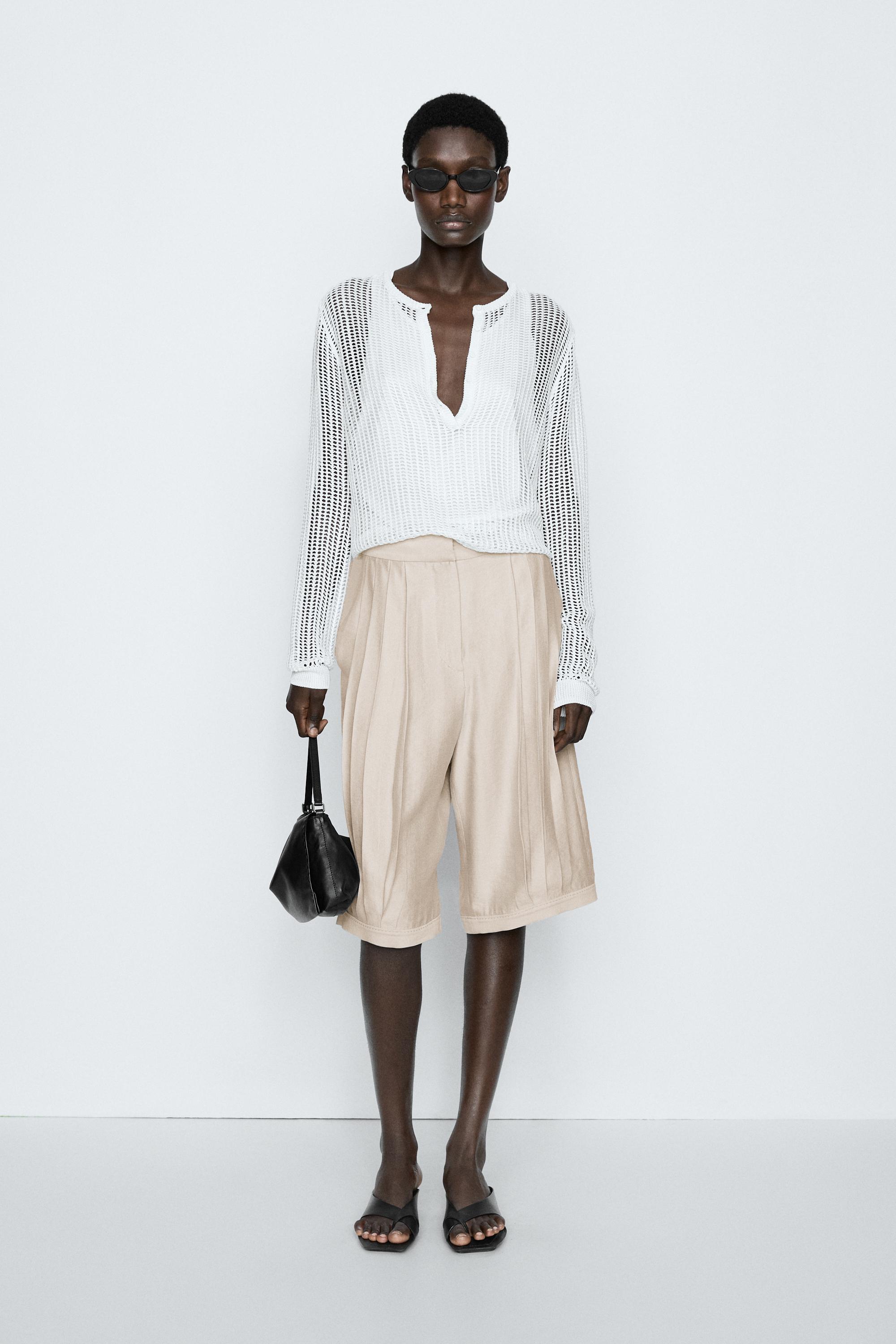 Flowing pleated Bermuda shorts - STUDIO — Stone