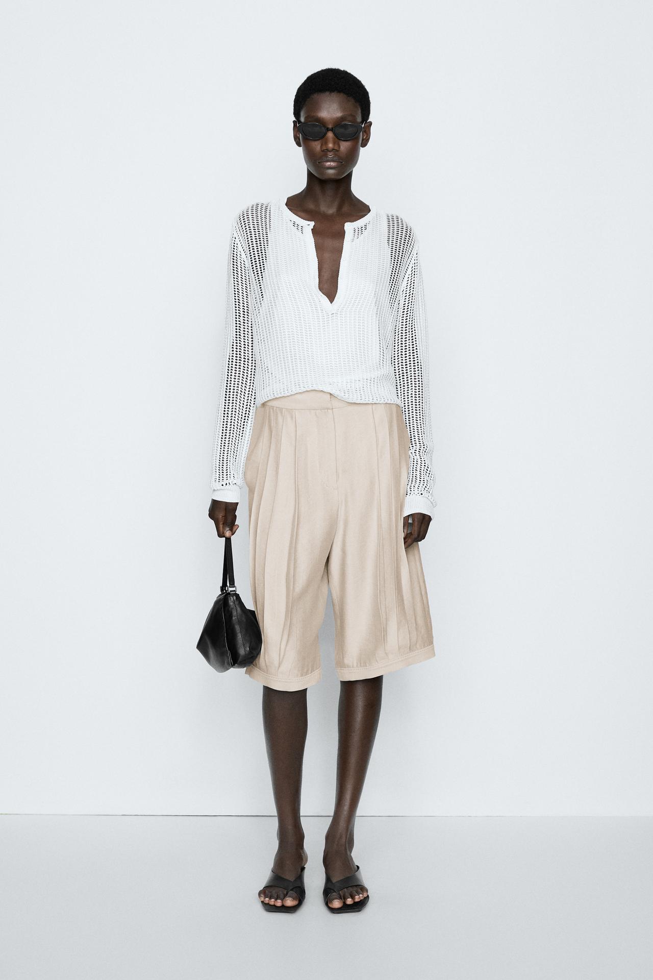 Flowing pleated Bermuda shorts - STUDIO — Stone