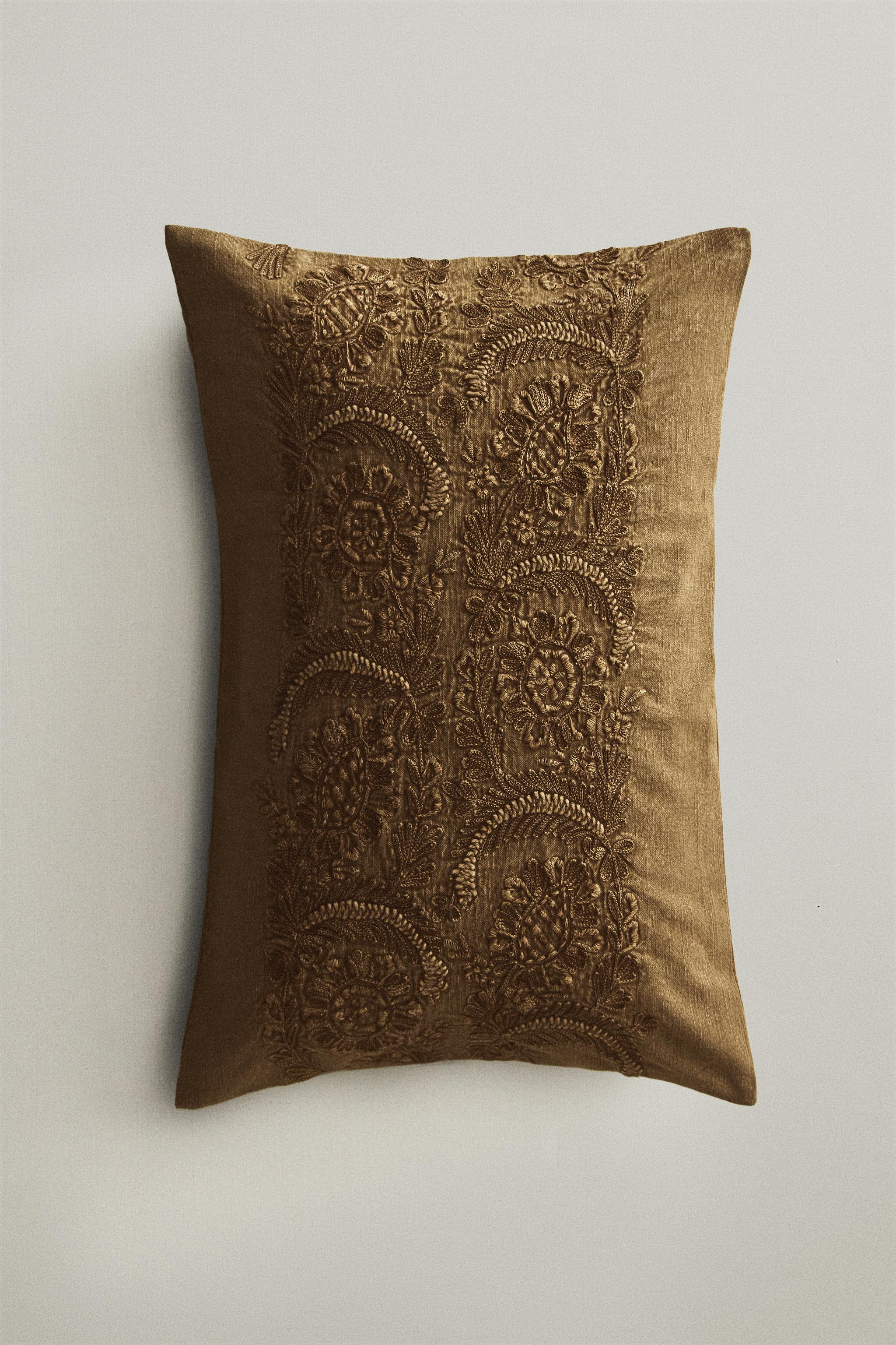 HOUSSE DE COUSSIN BRODÉE