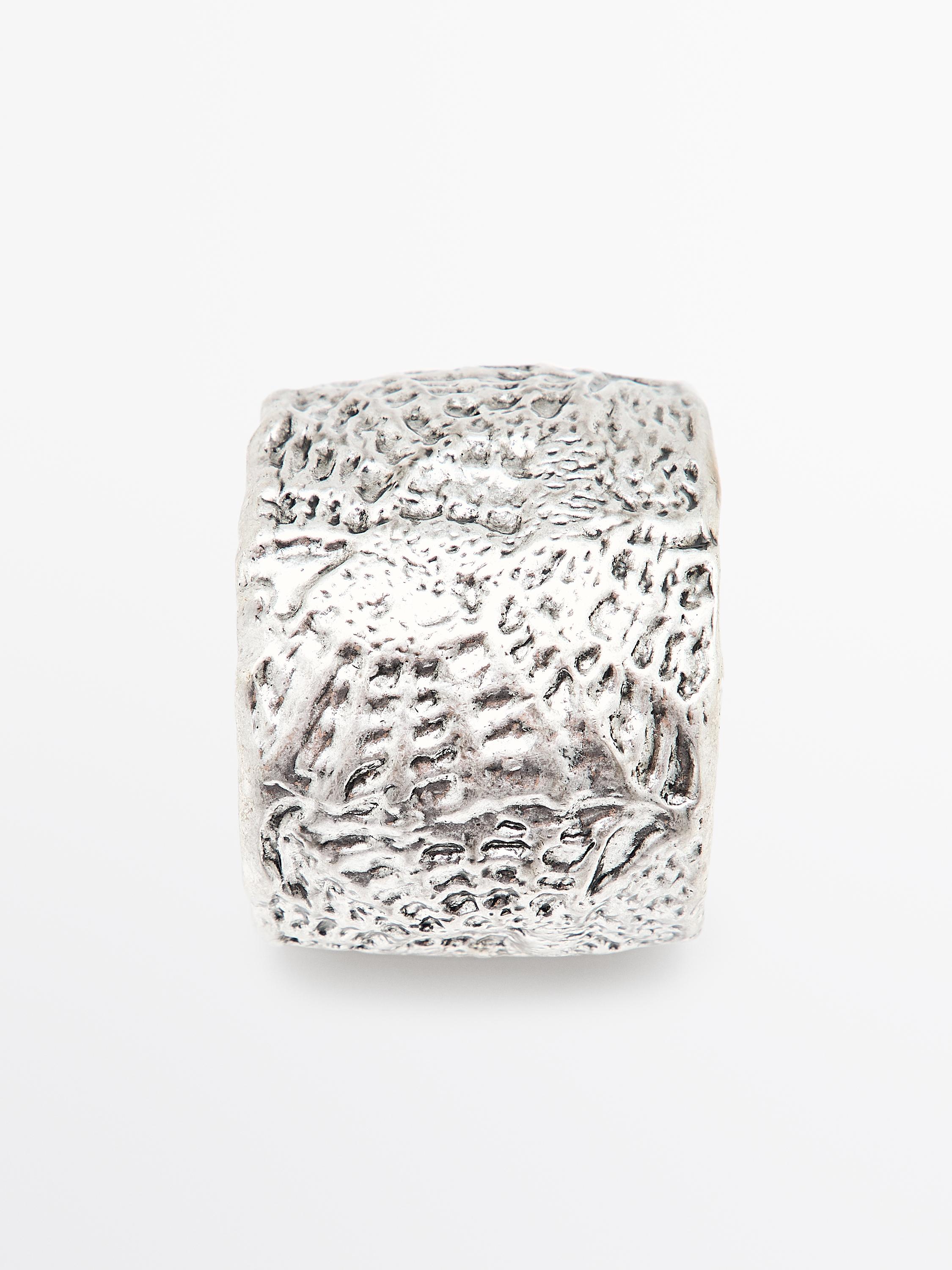 Bracelet manchette en métal texturé