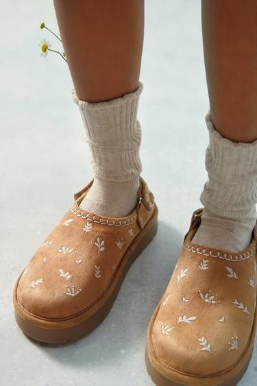 EMBROIDERED SHEEPSKIN CLOGS - Brown by Zara