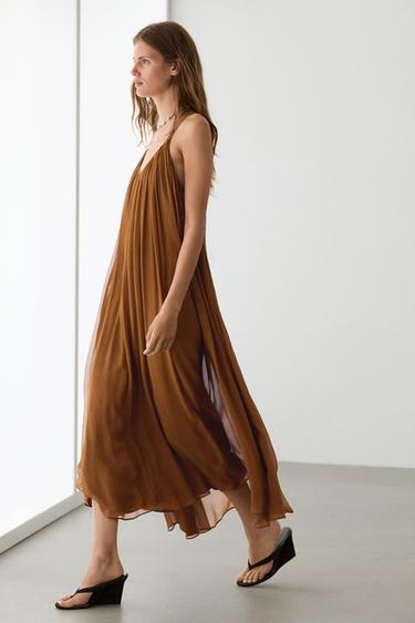 Robe midi froncée 100 % soie - Marron / Taupe de Zara