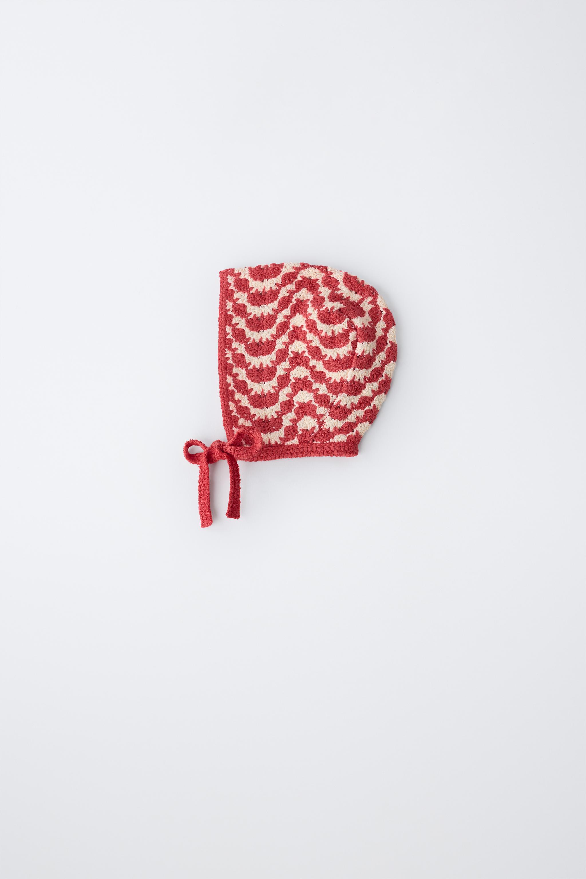 TEXTURED KNIT BONNET