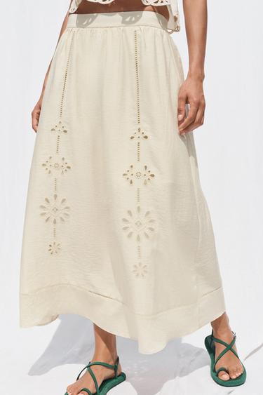 FALDA MIDI BORDADOS PERFORADOS - Crudo de Zara