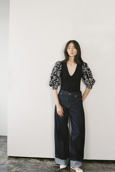 刺繍フラワーパフスリーブブラウスブラックZaraの刺繍フラワーパフスリーブブラウス - ブラック