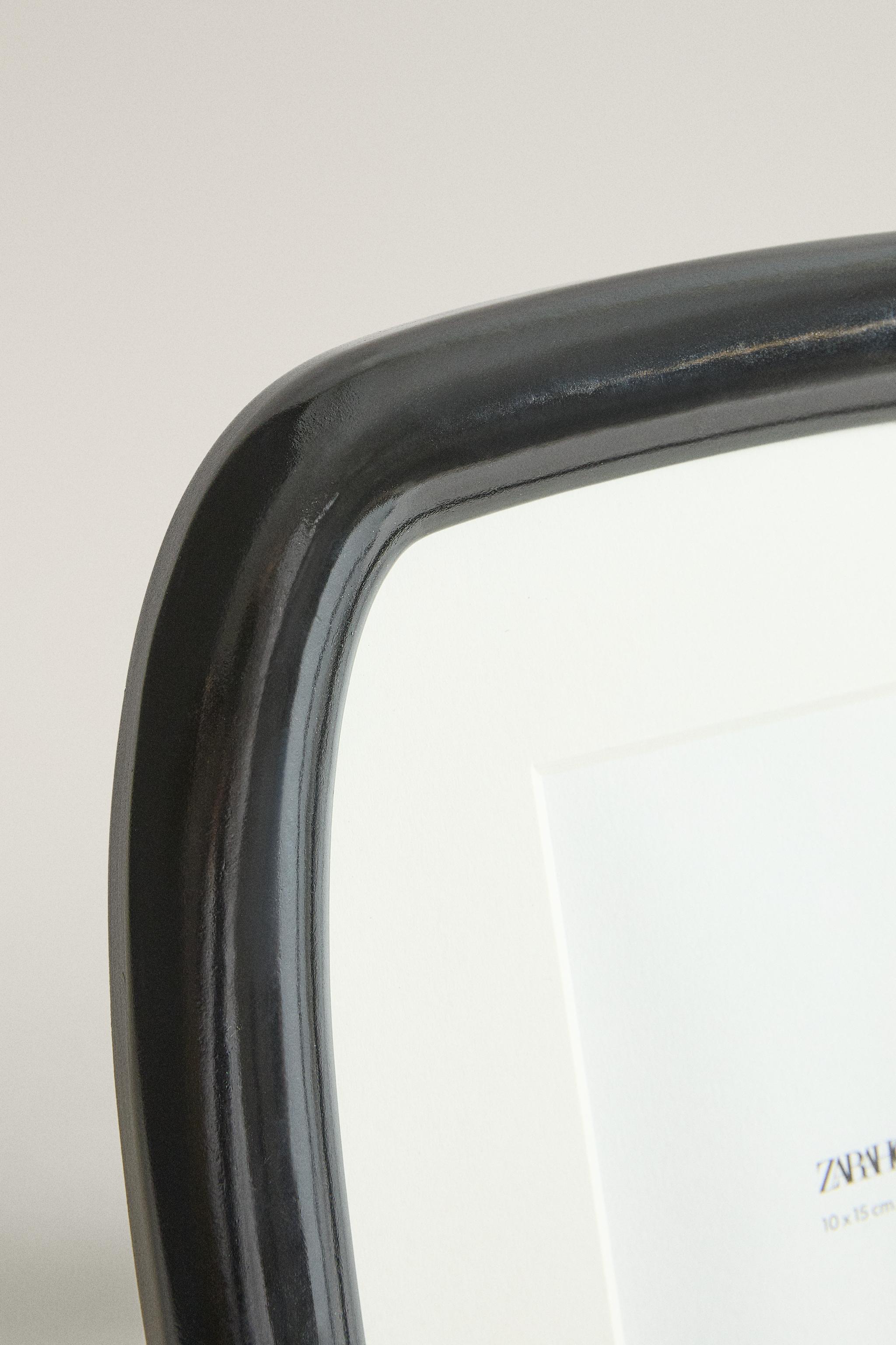 OVAL WOODEN PICTURE FRAME