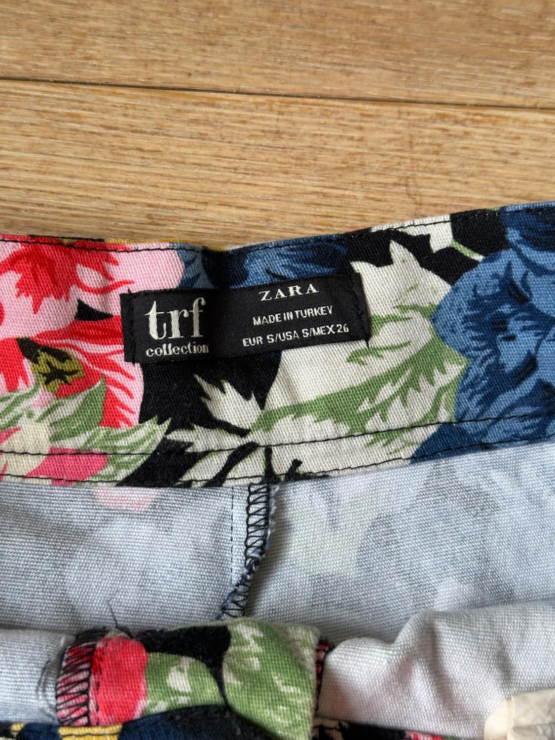 PRINTED RUFFLED BERMUDA SHORTS - Image 4