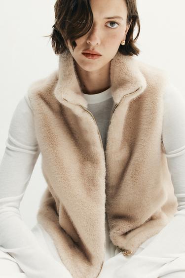 FAUX FUR GILET - Beige by Zara