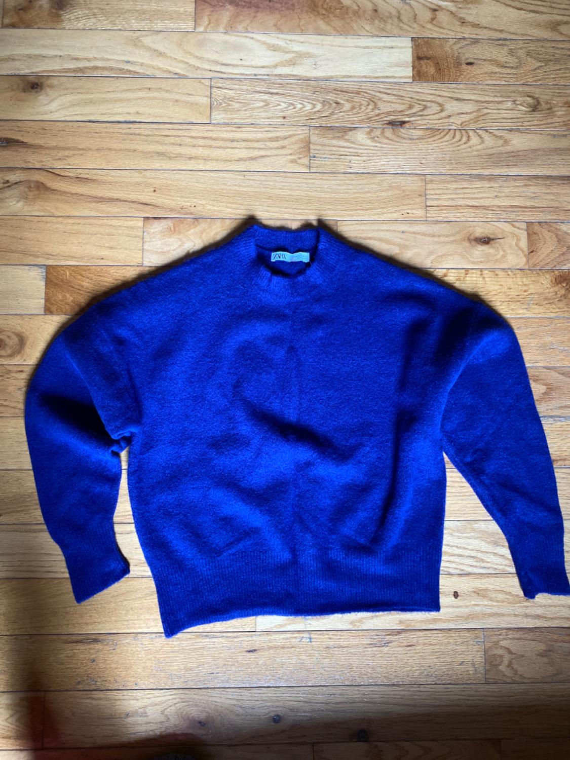 SOFT KNIT SWEATER