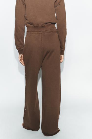PANTALON EN MOLLETON EFFET DÉLAVÉ CLOUS - Marron foncé de Zara - Image 3
