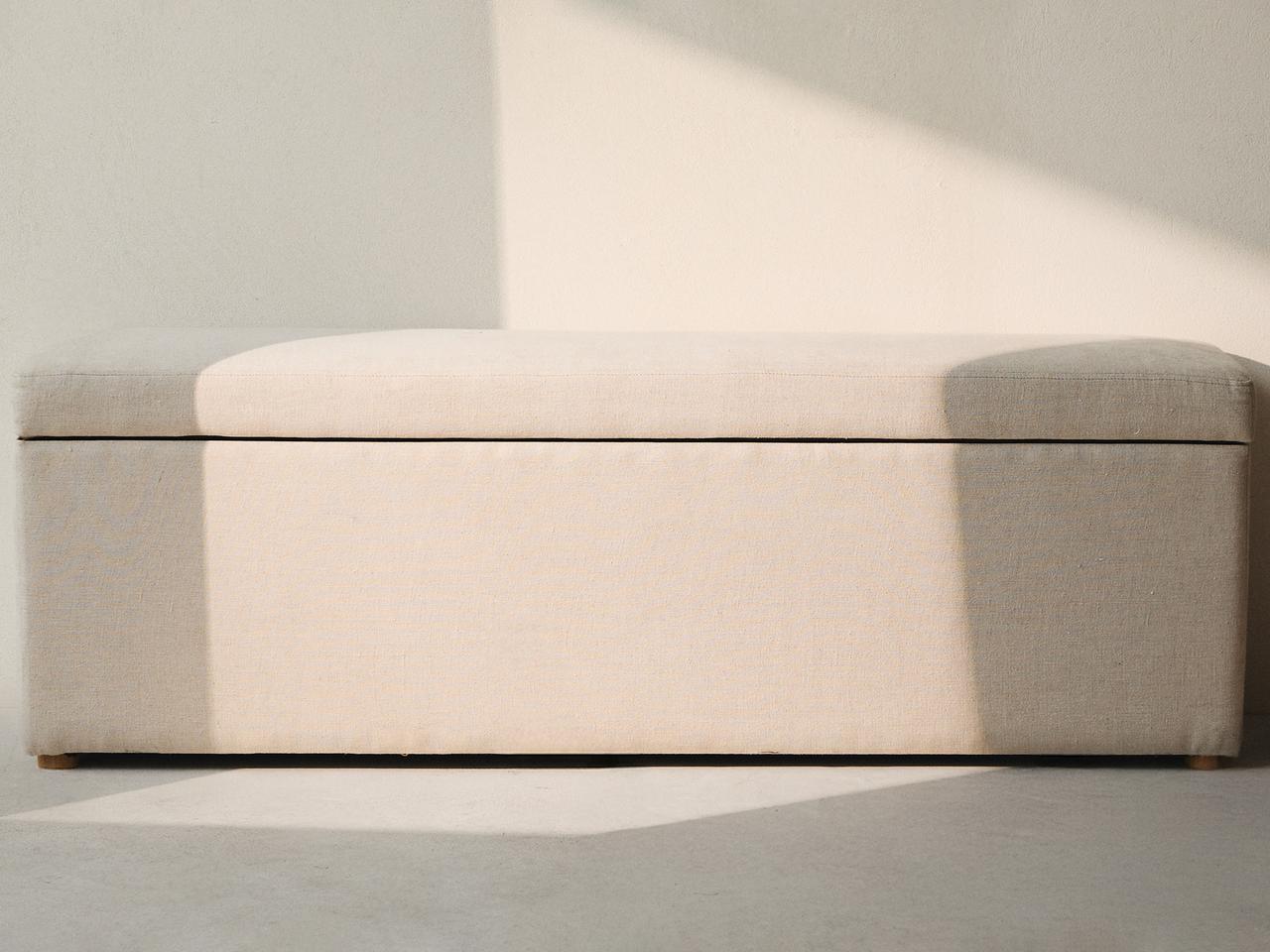 LARGE STORAGE BENCH — Light beige