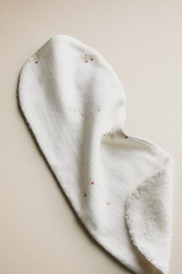 KIDS' EMBROIDERED SHOULDER BIB - Ecru by Zara