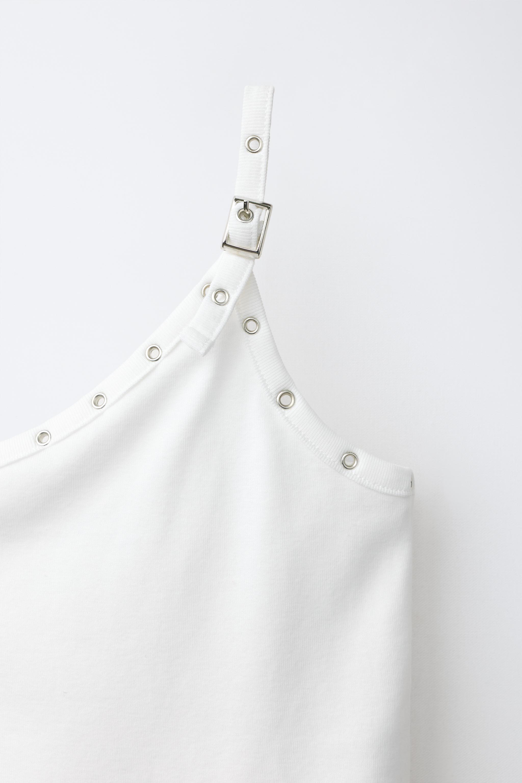 TOP RÉGULIER ASYMÉTRIQUE À BOUCLES