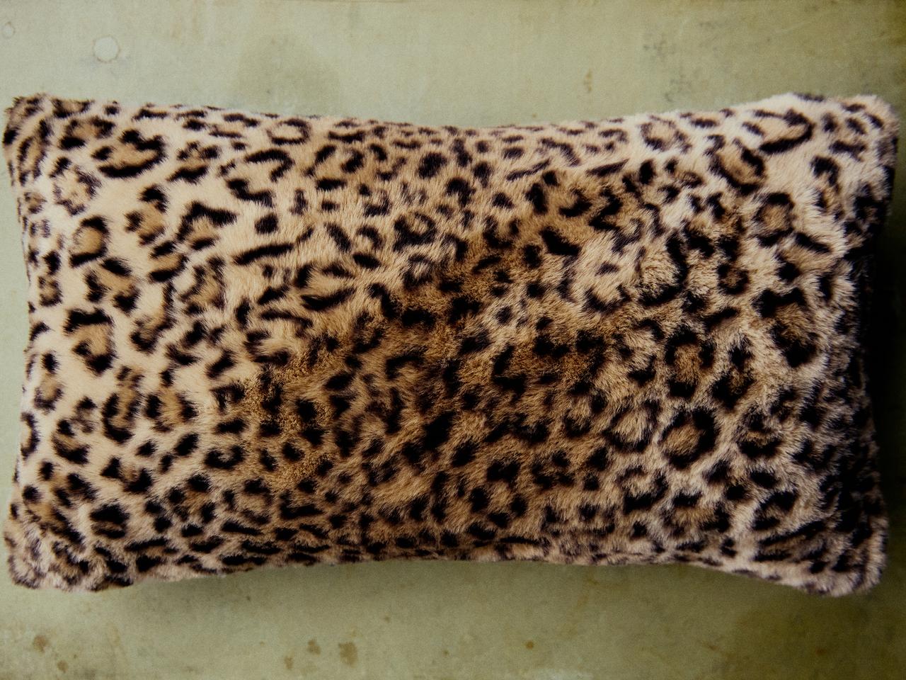 THROW PILLOW COVER LEOPARD FUR — Leopard