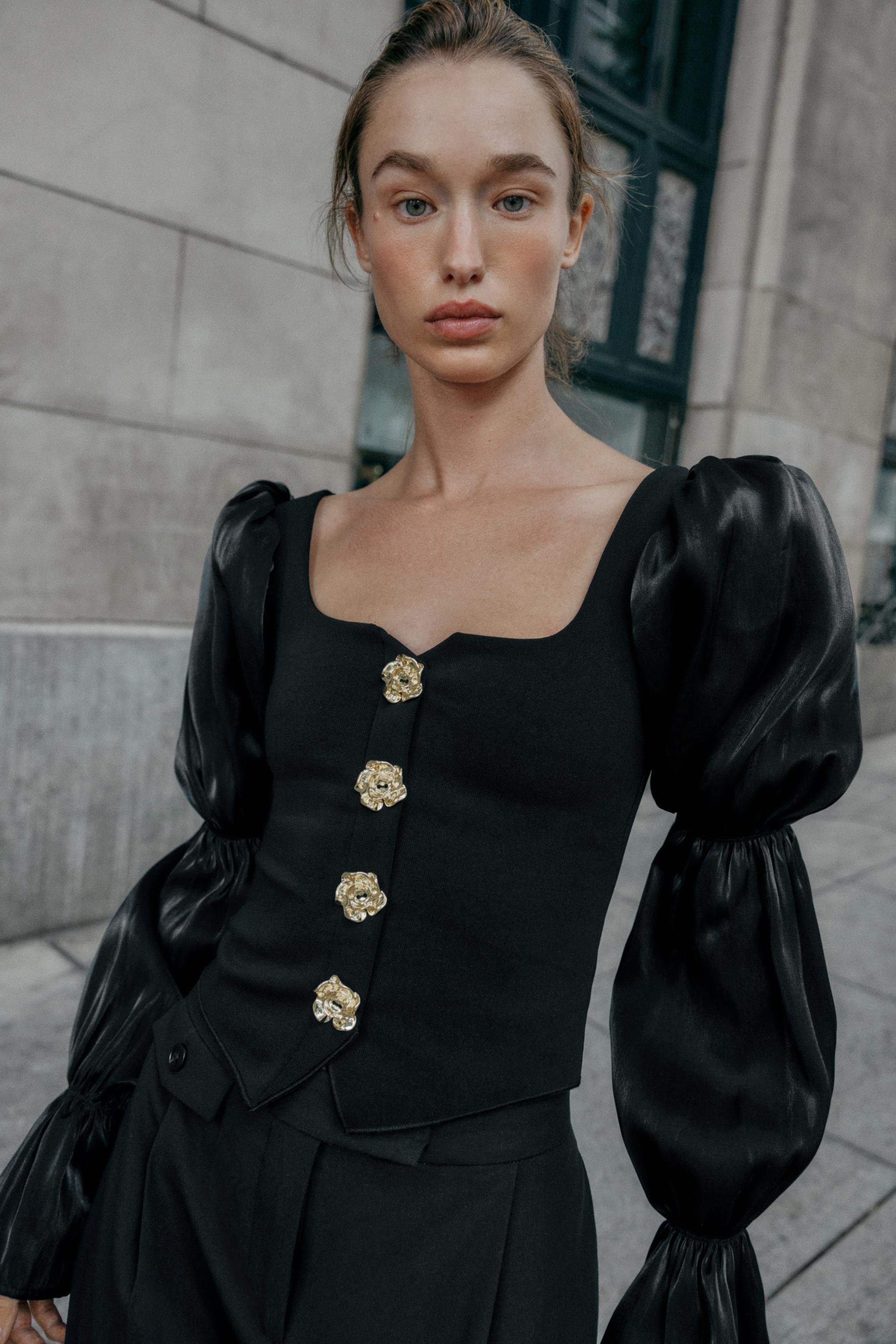 CONNSE コンセ　スカラップデザイン ５部袖トップス 黒　新品未使用タグ付き earth_eco_loco プルオーバー 五分袖 レディース 20番手ダブル