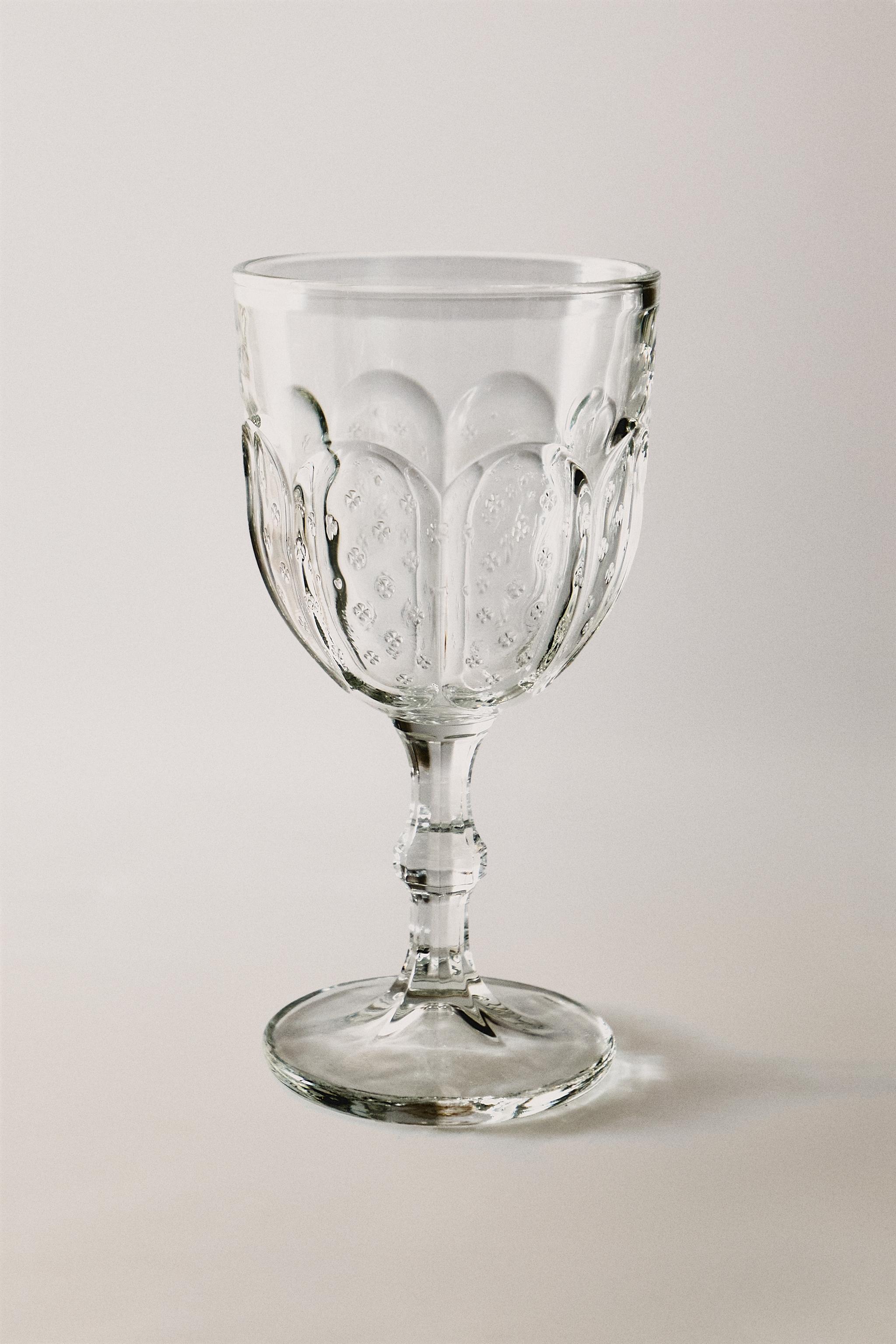 RAISED DESIGN FLORAL WINE GLASS — Transparent