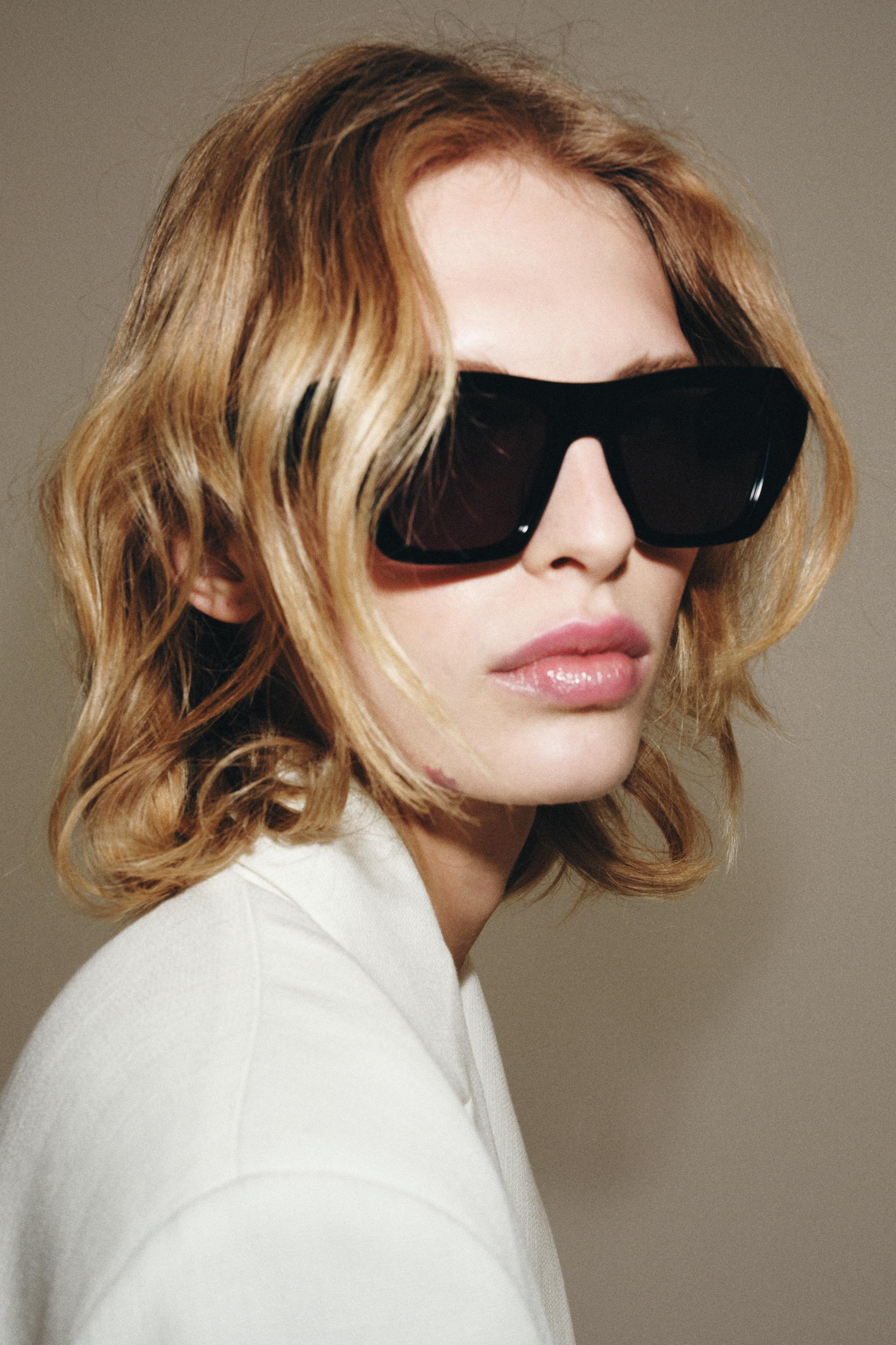 CAT EYE SUNGLASSES — Black